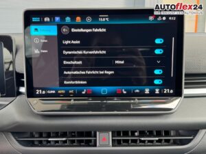 VW T-Roc R-Line 1,5 eTSI DSG LED Plus Anhängerku... Bild 24