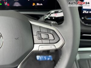 VW T-Roc Life 1,5 eTSI DSG LED Plus Anhängerkupp... Bild 15