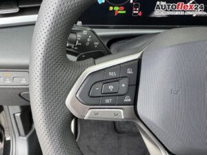 VW T-Roc R-Line 1,5 eTSI DSG LED Plus Anhängerku... Bild 14