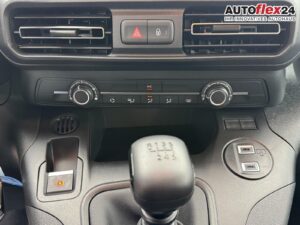 TOYOTA ANDERE Proace City Verso Business 1,2 L2 7 Sitzer Kl... Bild 17