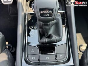 SKODA Karoq Sportline 2,0 TSI 4x4 DSG Leder 2ZKlima... Bild 17
