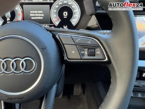 AUDI A3 S line TFSI 150 tronic AHK Matrix ACC elHk... Bild 15