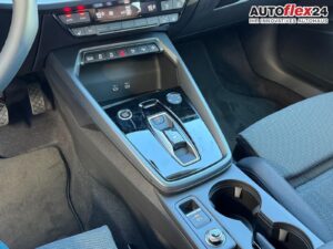 AUDI A3 S line TFSI 150 tronic AHK Matrix ACC elHk... Bild 16