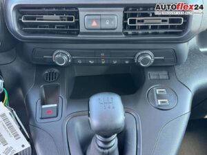 TOYOTA ANDERE Proace City Verso Business 1,2 L2 7 Sitzer Kl... Bild 17