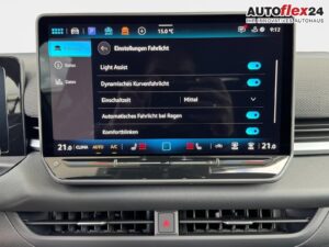 VW T-Roc R-Line 1,5 eTSI DSG LED Plus Anhängerku... Bild 24
