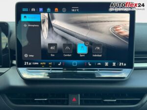 VW T-Roc R-Line 1,5 eTSI DSG LED Plus Anhängerku... Bild 19