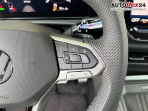 VW T-Roc R-Line 1,5 eTSI DSG LED Plus Anhängerku... Bild 15