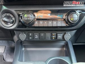TOYOTA Hilux Executive Double Cab 4x4 AHK 360° 4 x S... Bild 17