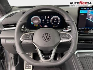 VW T-Roc R-Line 1,5 eTSI DSG LED Plus Anhängerku... Bild 13